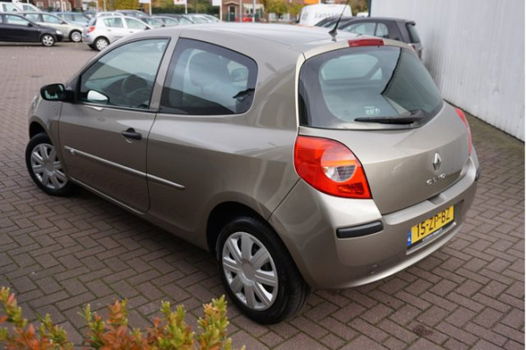 Renault Clio - 1.2I-16V Special Line - 1