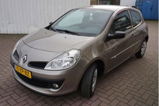 Renault Clio - 1.2I-16V Special Line - 1