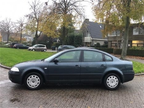 Volkswagen Passat - 2.0 2002 Airco Automaat Weinig kilometers NAP - 1