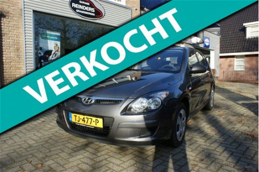 Hyundai i30 - 1.4i Dynamic Airco , parkeersensoren - 1