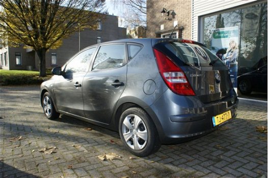 Hyundai i30 - 1.4i Dynamic Airco , parkeersensoren - 1