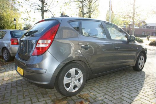 Hyundai i30 - 1.4i Dynamic Airco , parkeersensoren - 1