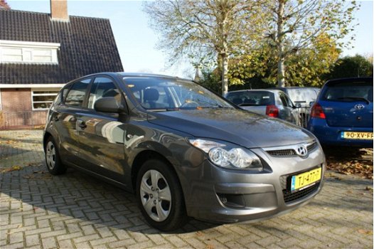 Hyundai i30 - 1.4i Dynamic Airco , parkeersensoren - 1