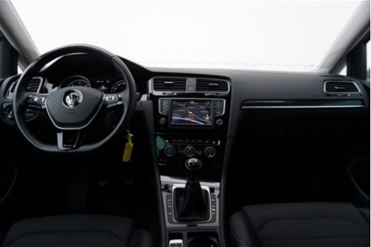 Volkswagen Golf - 1.6 TDI 110pk Business Edition R-Line + Achteruitrijcamera + Navigatie - 1