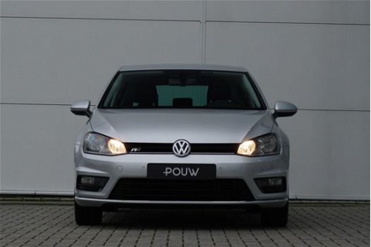 Volkswagen Golf - 1.6 TDI 110pk Business Edition R-Line + Achteruitrijcamera + Navigatie - 1