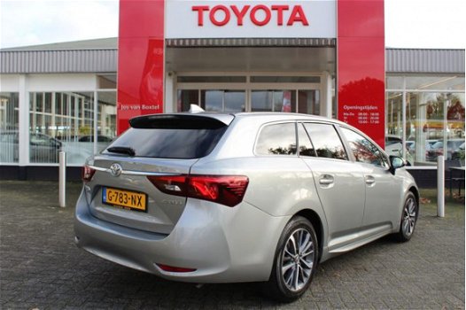 Toyota Avensis Touring Sports - 2.0 D-4D-F Dynamic NAVI/ BLUETOOTH/ CAMERA/ CRUISE/ LM-VELGEN - 1