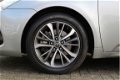 Toyota Avensis Touring Sports - 2.0 D-4D-F Dynamic NAVI/ BLUETOOTH/ CAMERA/ CRUISE/ LM-VELGEN - 1 - Thumbnail