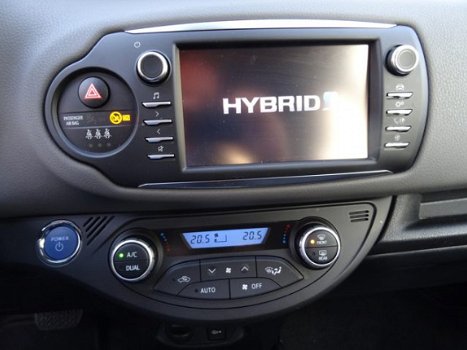 Toyota Yaris - 1.5 Hybrid Dynamic / Keyless Entry / Navigatie / DAB / Parkeercamera / Bluetooth / Li - 1