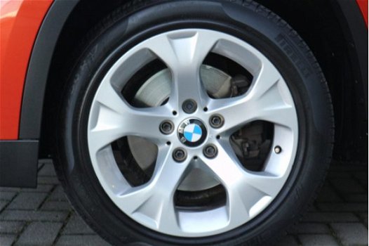 BMW X1 - sDrive20i Upgrade Edition / Automaat / Navigatie - 1