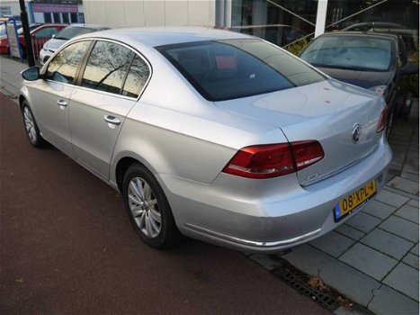 Volkswagen Passat - 1.6 TDI Comfort Executive Line - Navigatie - 1