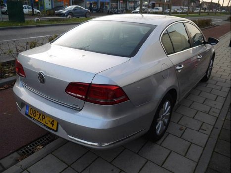 Volkswagen Passat - 1.6 TDI Comfort Executive Line - Navigatie - 1