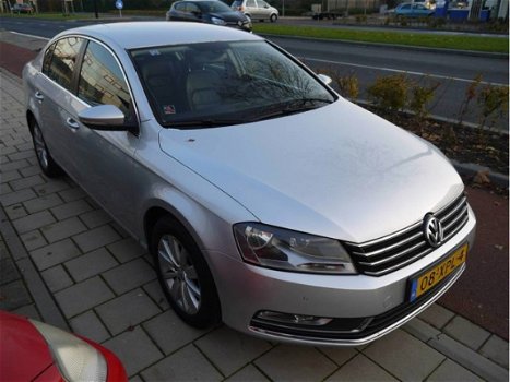 Volkswagen Passat - 1.6 TDI Comfort Executive Line - Navigatie - 1