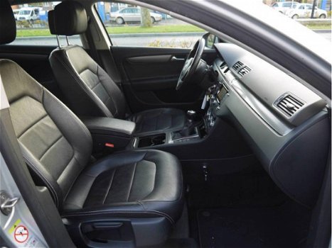 Volkswagen Passat - 1.6 TDI Comfort Executive Line - Navigatie - 1