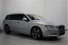 Volvo V70 - 2.0T 203 pk R-Edition Leder, Navi, Xenon, Trekhaak, NL Auto, Slechts 118.000 km