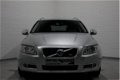 Volvo V70 - 2.0T 203 pk R-Edition Leder, Navi, Xenon, Trekhaak, NL Auto, Slechts 118.000 km - 1 - Thumbnail