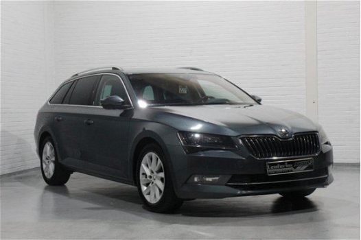 Skoda Superb Combi - 1.6 TDI Style Aut. Navi Clima Xenon 1e eig. NAP - 1