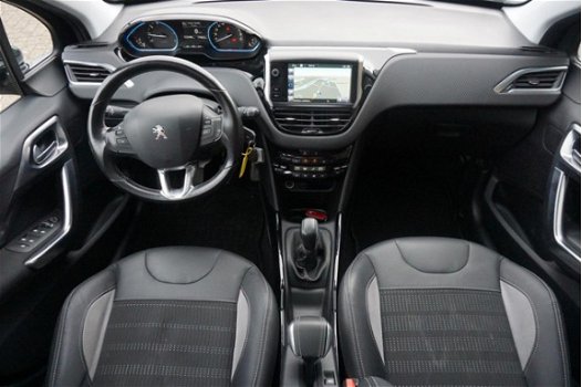 Peugeot 2008 - 1.2 PureTech 110pk Allure // NAVIGATIE // TREKHAAK // GLAZEN DAK // - 1