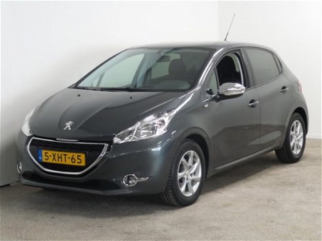 Peugeot 208 - 1.2 VTi 82PK 5D Style met Navigatie en Lichtmetalen velgen - 1