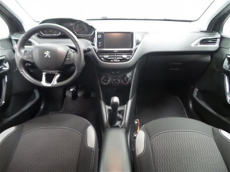 Peugeot 208 - 1.2 VTi 82PK 5D Style met Navigatie en Lichtmetalen velgen - 1