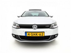 Volkswagen Jetta - 1.4 TSI Hybrid Highline *VOLLEDER+NAVI+XENON+PANO