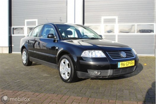 Volkswagen Passat - 2.0 Comfortline cruise, airco, stoelverw - 1