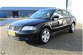 Volkswagen Passat - 2.0 Comfortline cruise, airco, stoelverw - 1 - Thumbnail