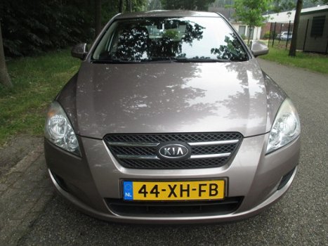 Kia Cee'd - 1.4 X-tra airco, trekhaak, 5 deurs - 1