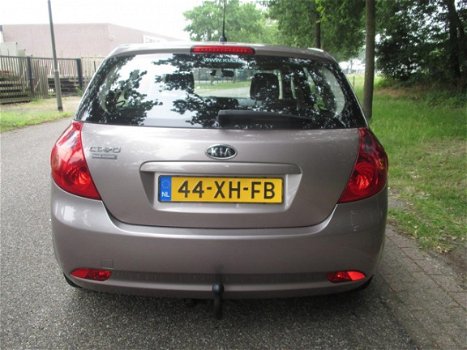 Kia Cee'd - 1.4 X-tra airco, trekhaak, 5 deurs - 1