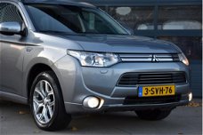 Mitsubishi Outlander - 2.2 DI-D Intense+ 4WD * ROCKFORTAUDIO * CAMERA * LEER