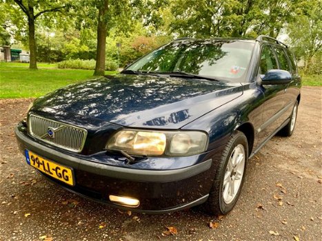 Volvo V70 - 2.4 Edition II Airco, APK, Trekhaak, NAP, Goed onderhouden! - 1