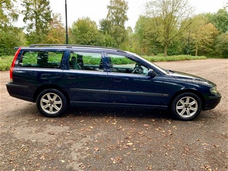 Volvo V70 - 2.4 Edition II Airco, APK, Trekhaak, NAP, Goed onderhouden! - 1