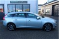 Volvo V60 - 2.4 D6 AWD Plug-In Hybrid R-Design Nwe Distr. | Ex BTW | Trekhaak | Cam | WIFI - 1 - Thumbnail