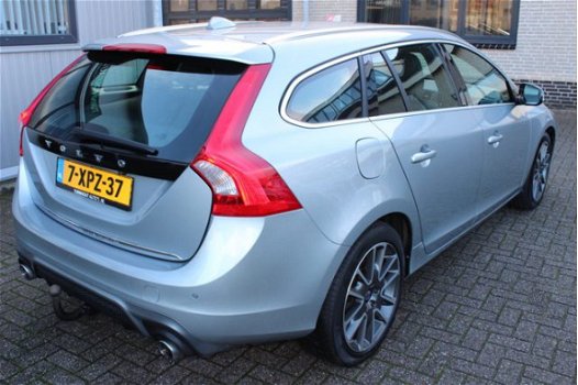 Volvo V60 - 2.4 D6 AWD Plug-In Hybrid R-Design Nwe Distr. | Ex BTW | Trekhaak | Cam | WIFI - 1