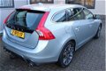 Volvo V60 - 2.4 D6 AWD Plug-In Hybrid R-Design Nwe Distr. | Ex BTW | Trekhaak | Cam | WIFI - 1 - Thumbnail