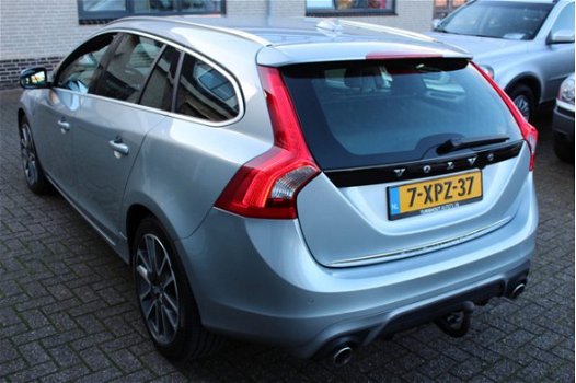 Volvo V60 - 2.4 D6 AWD Plug-In Hybrid R-Design Nwe Distr. | Ex BTW | Trekhaak | Cam | WIFI - 1