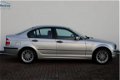 BMW 3-serie - 320D 150pk 6bak Lifestyle Edition, 165.dkm 1/2 leder, Clima, Gr.navi, Pdc, Afn.trekhaa - 1 - Thumbnail