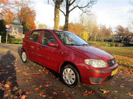 Fiat Punto - 1.2 Dynamic 5 deurs stuurbekr.electr.ramen.deurvergrendel.AIRCO - 1