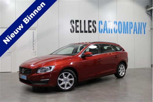 Volvo V60 - 2.0 D4 Momentum | Navigatie |LM Velgen | Leder | Climate Control | - 1