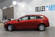 Volvo V60 - 2.0 D4 Momentum | Navigatie |LM Velgen | Leder | Climate Control |