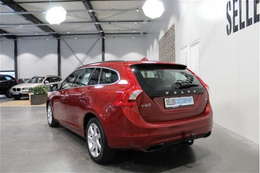 Volvo V60 - 2.0 D4 Momentum | Navigatie |LM Velgen | Leder | Climate Control | - 1