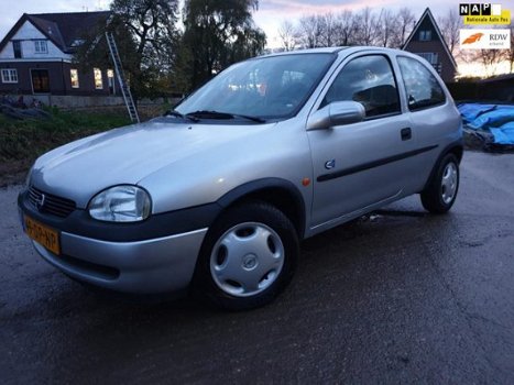 Opel Corsa - 1.2i-16V Strada Airco/nieuwe apk/stuurbekrachtiging - 1