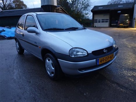 Opel Corsa - 1.2i-16V Strada Airco/nieuwe apk/stuurbekrachtiging - 1