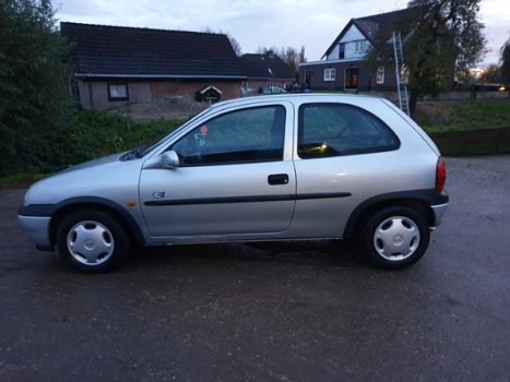 Opel Corsa - 1.2i-16V Strada Airco/nieuwe apk/stuurbekrachtiging - 1