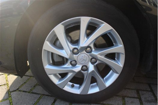 Toyota Auris - BUSINESS PRO LED NAVI 1E EIG NL-AUTO - 1