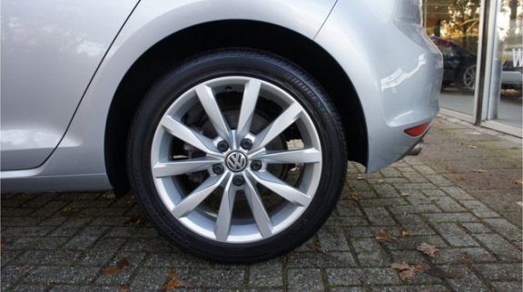 Volkswagen Golf - 1.4 TSI Highline 140 PK | Xenon | Navigatie | PDC voor en achter | 17 inch Lm - 1