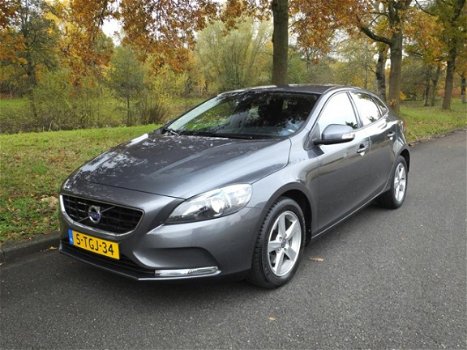 Volvo V40 - 1.6 T3 PDC Navigatie Stoelverwarming - 1