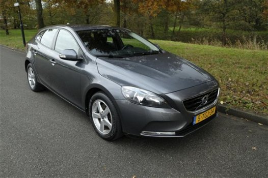 Volvo V40 - 1.6 T3 PDC Navigatie Stoelverwarming - 1