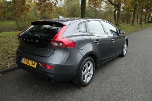 Volvo V40 - 1.6 T3 PDC Navigatie Stoelverwarming - 1