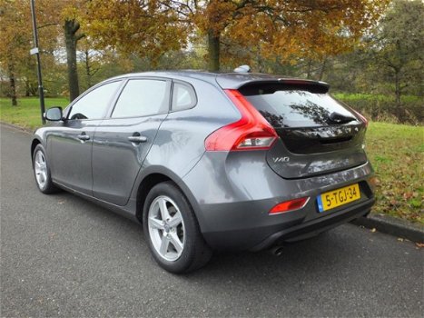 Volvo V40 - 1.6 T3 PDC Navigatie Stoelverwarming - 1