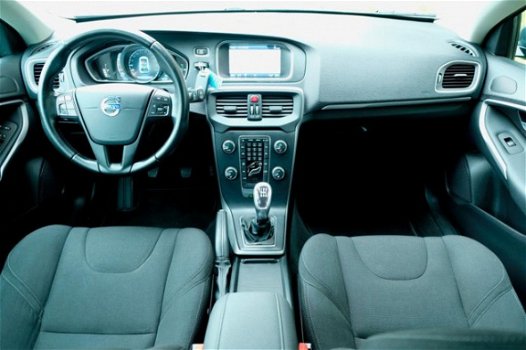 Volvo V40 - 1.6 T3 PDC Navigatie Stoelverwarming - 1